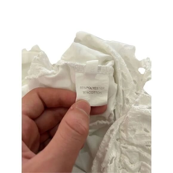 Unknown brand size small, eyelet, mini skirt with short slipped underneath - Picture 3 of 3